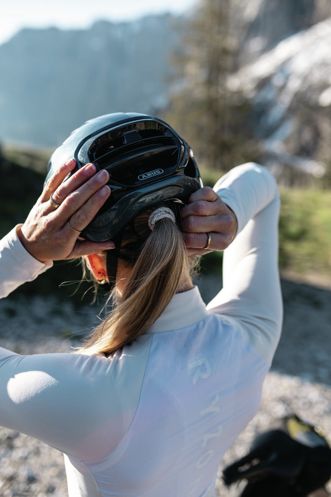 Abus Taipan Shiny White Gravelhelm